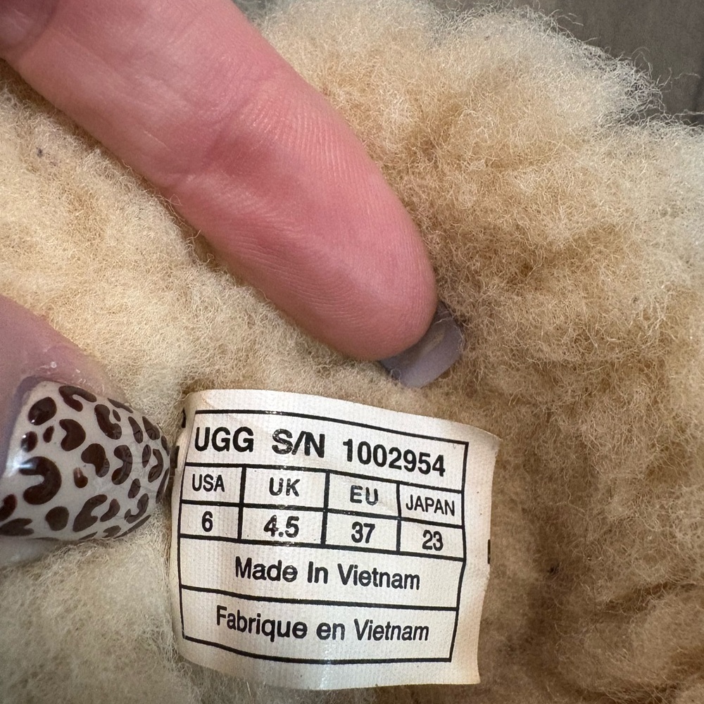 UGG Tan Boots with Brown Bows - Picture 4 of 4